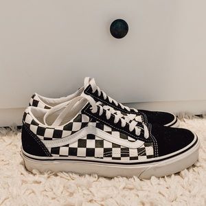 Old skool lace up checkered vans